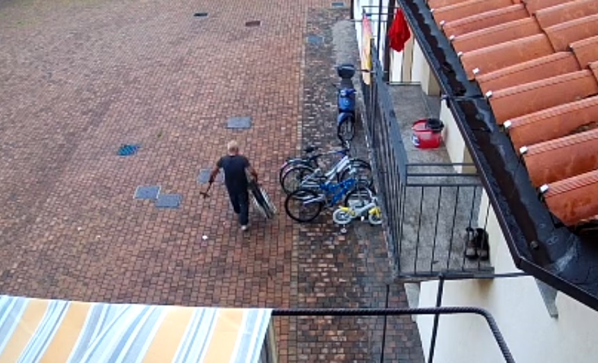 Incredibile a Sant’Albino | Ora rubano anche le carrozzine degli anziani VIDEO