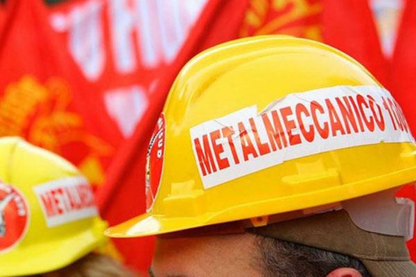 Protesta dei lavoratori (senza occupazione) in Prefettura: “Accordi disattesi”