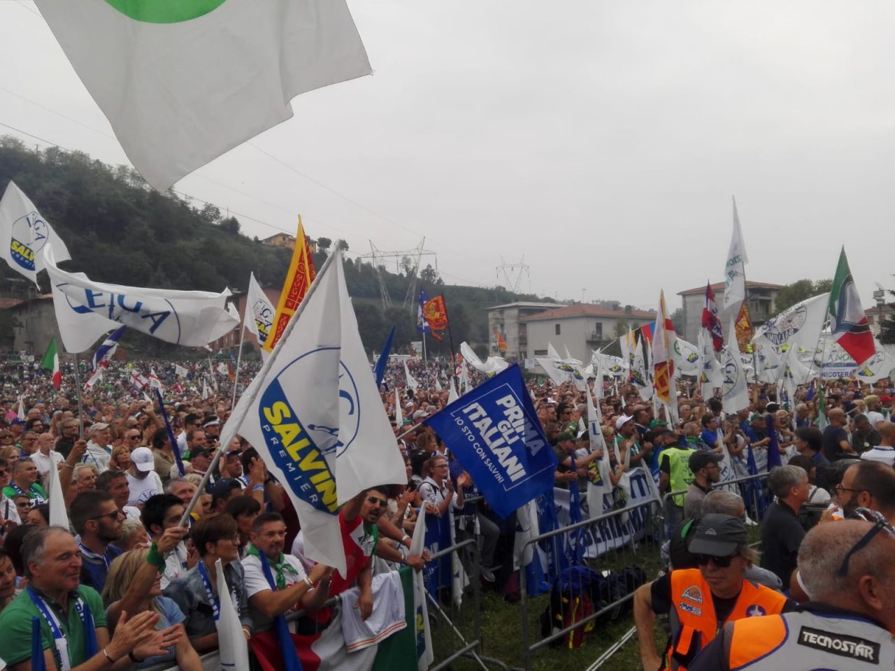 Raduno di Pontida, Salvini: “Questa è l’Italia che vincerà” FOTO