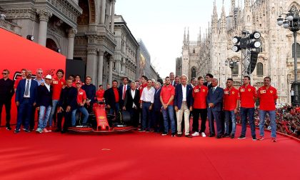 Festa in piazza Duomo a Milano per la Ferrari e i 90 anni del Gp di Monza