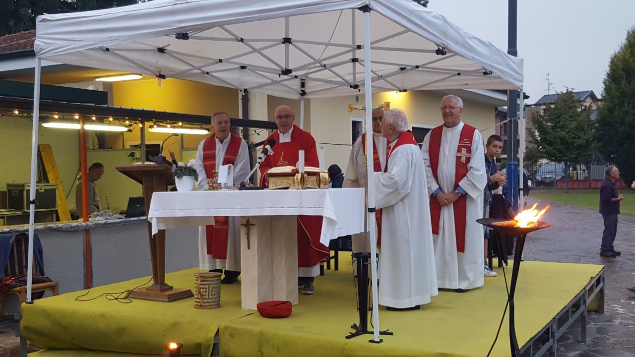 Una fiaccolata per salutare don Giampaolo