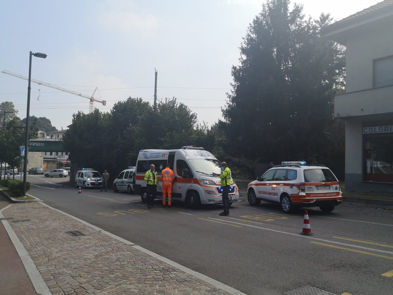 Sasso colpisce il finestrino dell’auto, paura per un agente di Polizia locale