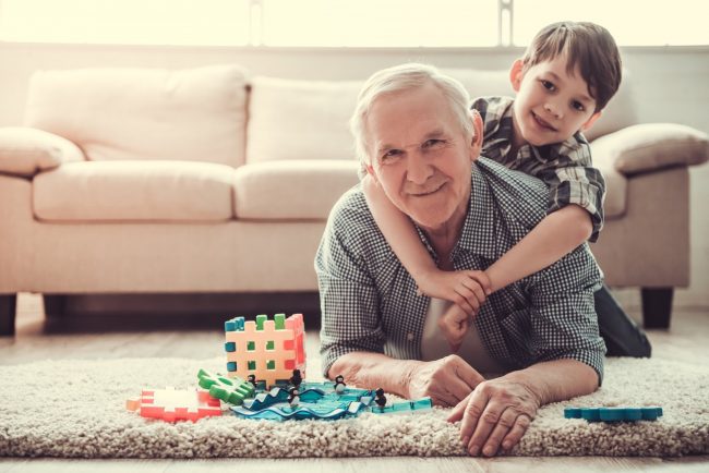 Festa dei nonni: da oggi in edicola le vostre foto e dediche