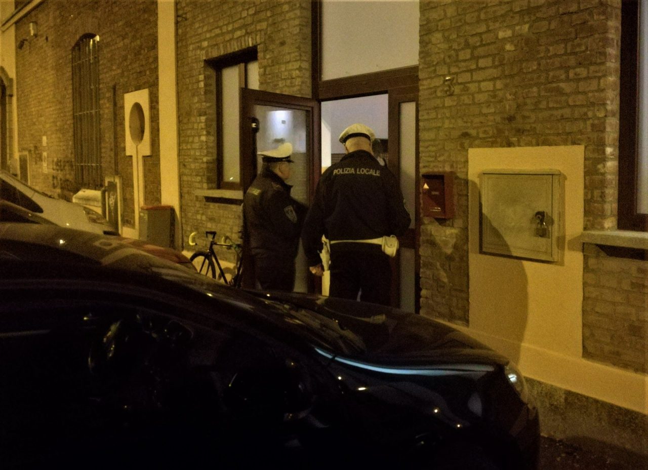 Polizia locale nel centro islamico di Seregno FOTO