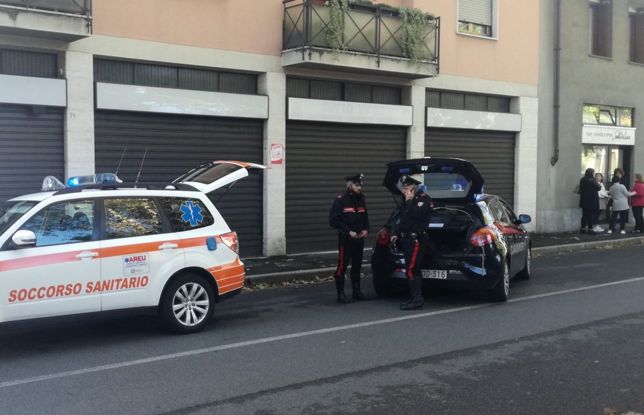 Anziana colta da grave malore in strada