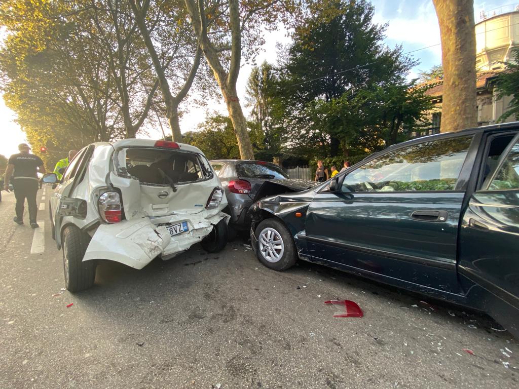 Maxi tamponamento e feriti a Monza FOTO