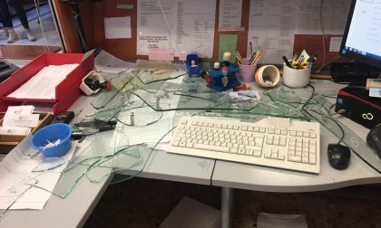Cesano Maderno: entra nella sede Ats e rompe il vetro dello sportello con un pugno FOTO