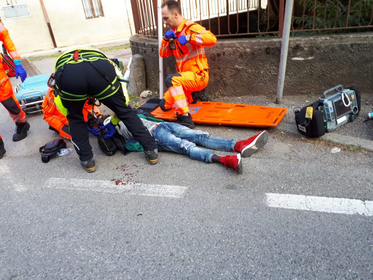 Cade in bici a Velate: arriva l’elisoccorso