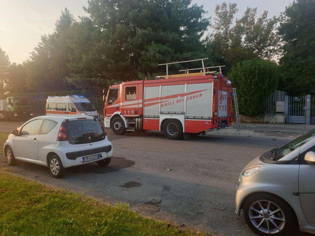 Biassono, perde il controllo dell’ultraleggero che si ribalta: illeso 81enne FOTO
