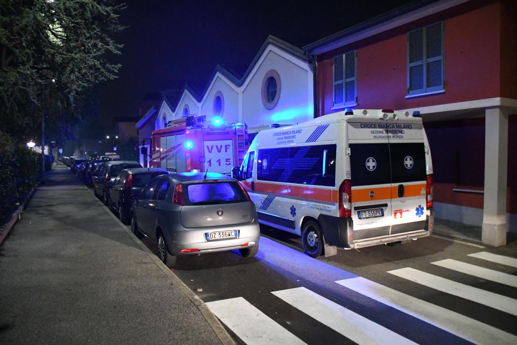 Paura in via Ardigò a Monza, soccorritori in azione