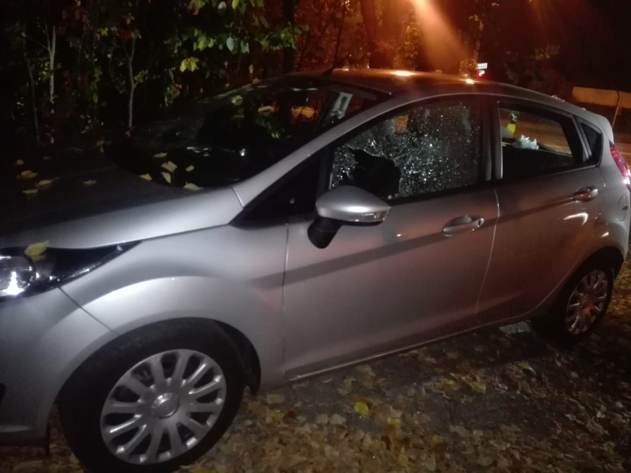 Ruba il cruscotto di una macchina: nei guai un 42enne FOTO