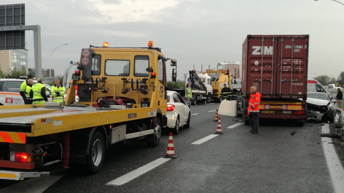 Incidente in Tangenziale Est a Milano, due morti FOTO