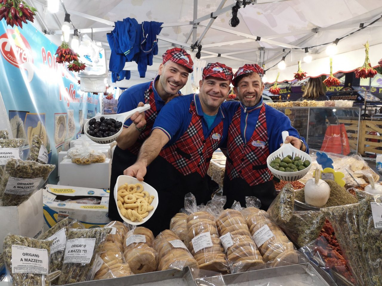 Un premio alle più belle bancarelle del Mercato Internazionale FOTO
