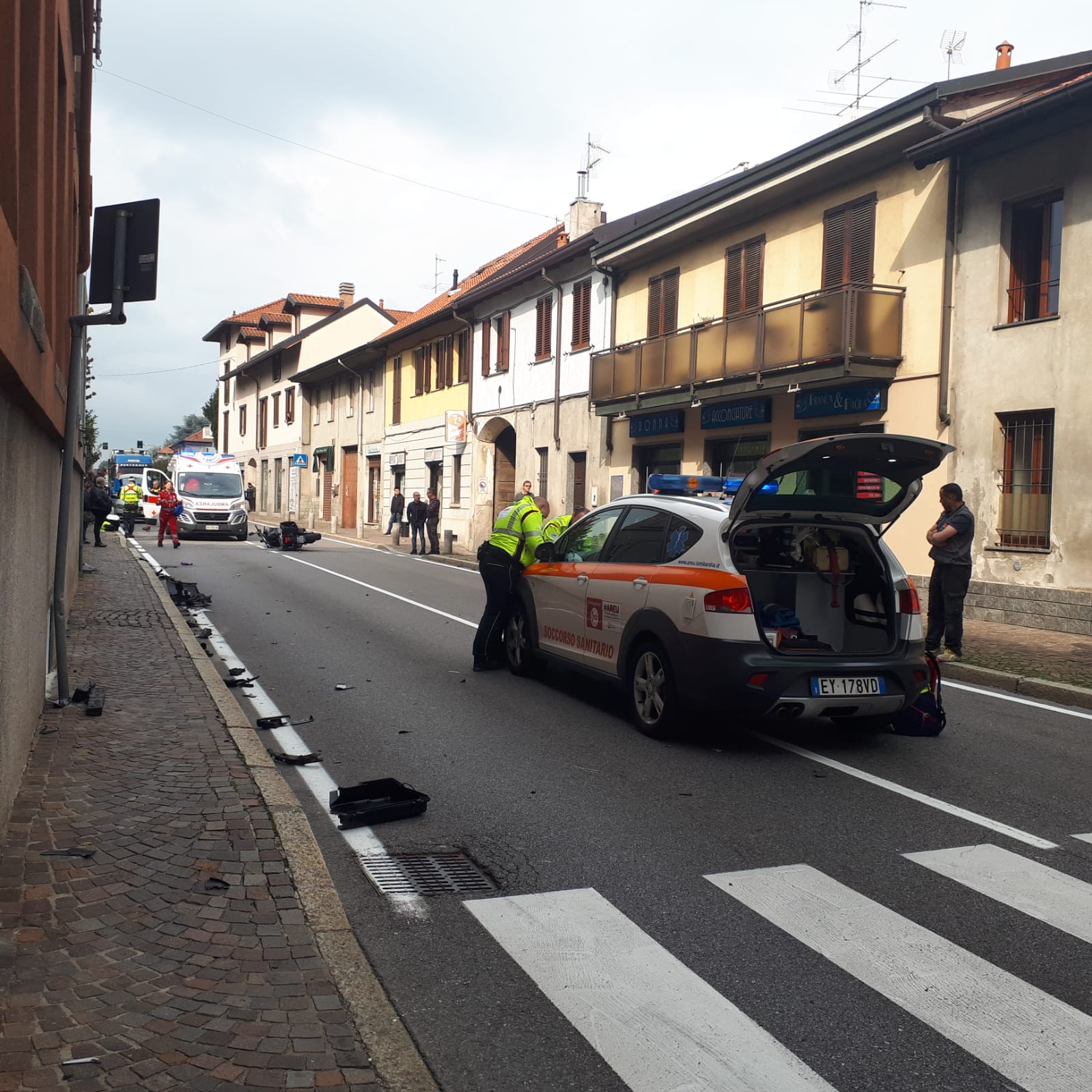 Barlassina, scontro tra auto e moto in corso Milano
