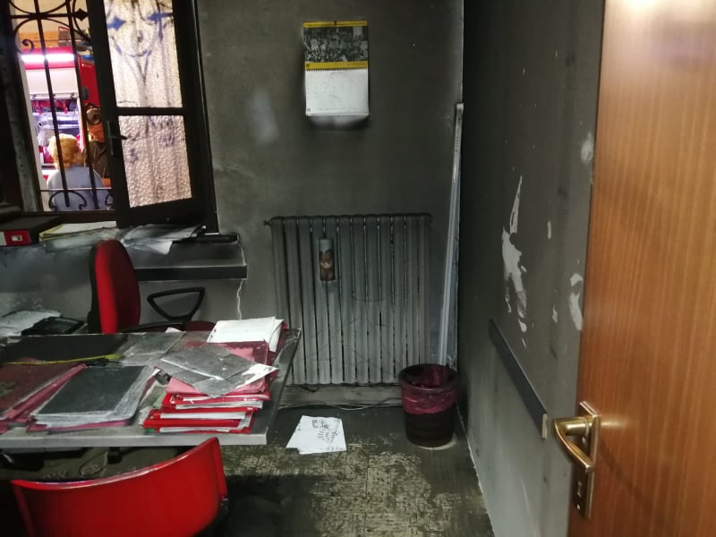 Bomba al sindacato, paura nella notte