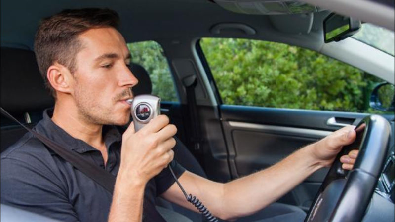 Codacons: anche in Italia dispositivo che blocca l’auto se sei ubriaco