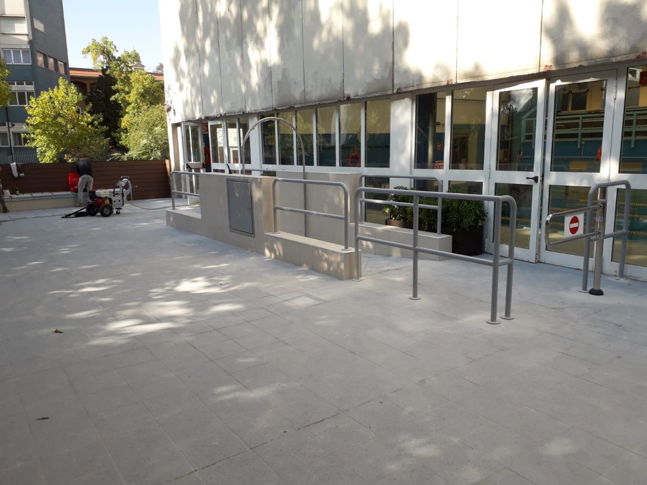 La piscina di Monza Nei ha il suo nuovo e rinnovato solarium