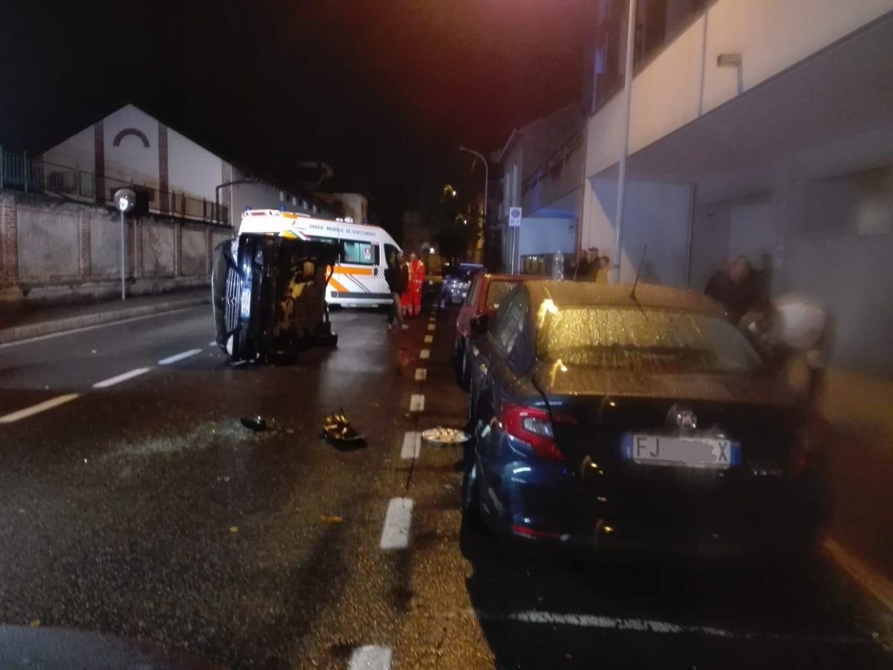 Guida ubriaca e si ribalta con l’auto FOTO