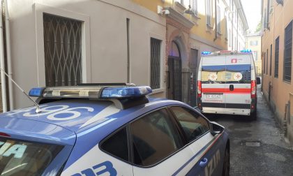 Paura in centro, soccorritori in azione in via Moriggia