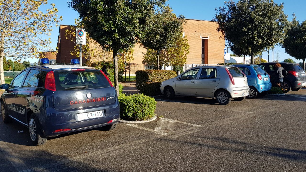 Ladri a scuola, rubati i computer