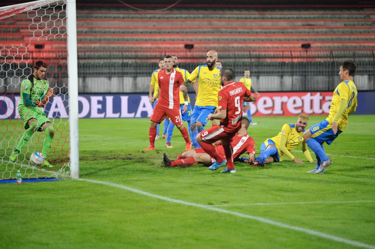 Monza-Carrarese la partita in diretta, pareggio dolceamaro per i biancorossi – FOTO
