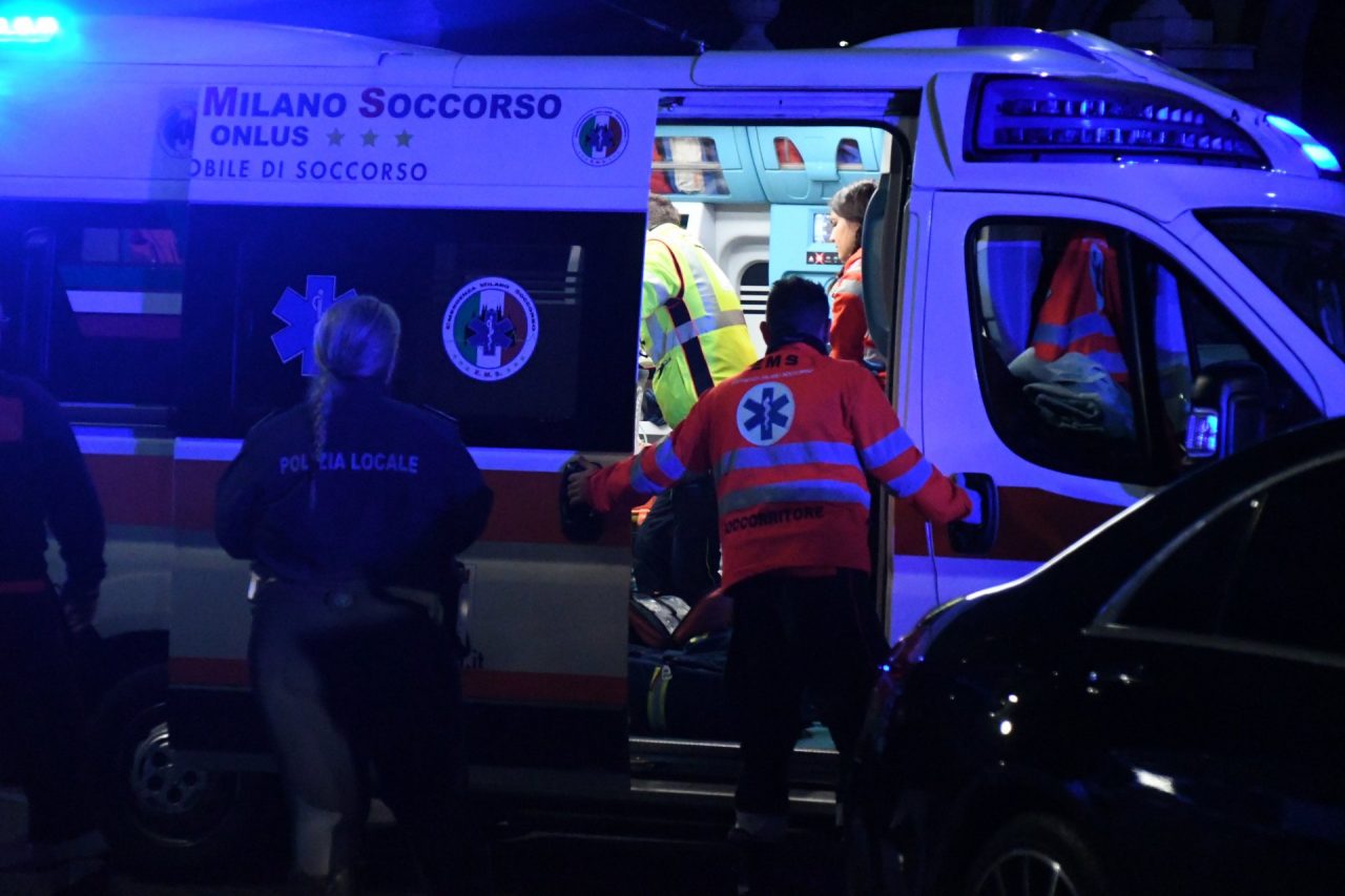 Ribaltamenti, intossicazioni e un ciclista investito: i soccorsi nella notte