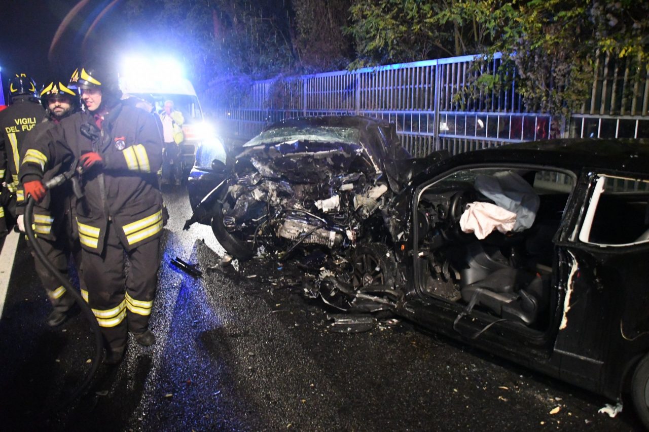 Schianto frontale sulla Provinciale a Usmate: muore un 26enne. Ferito un 21enne di Arcore FOTO VIDEO