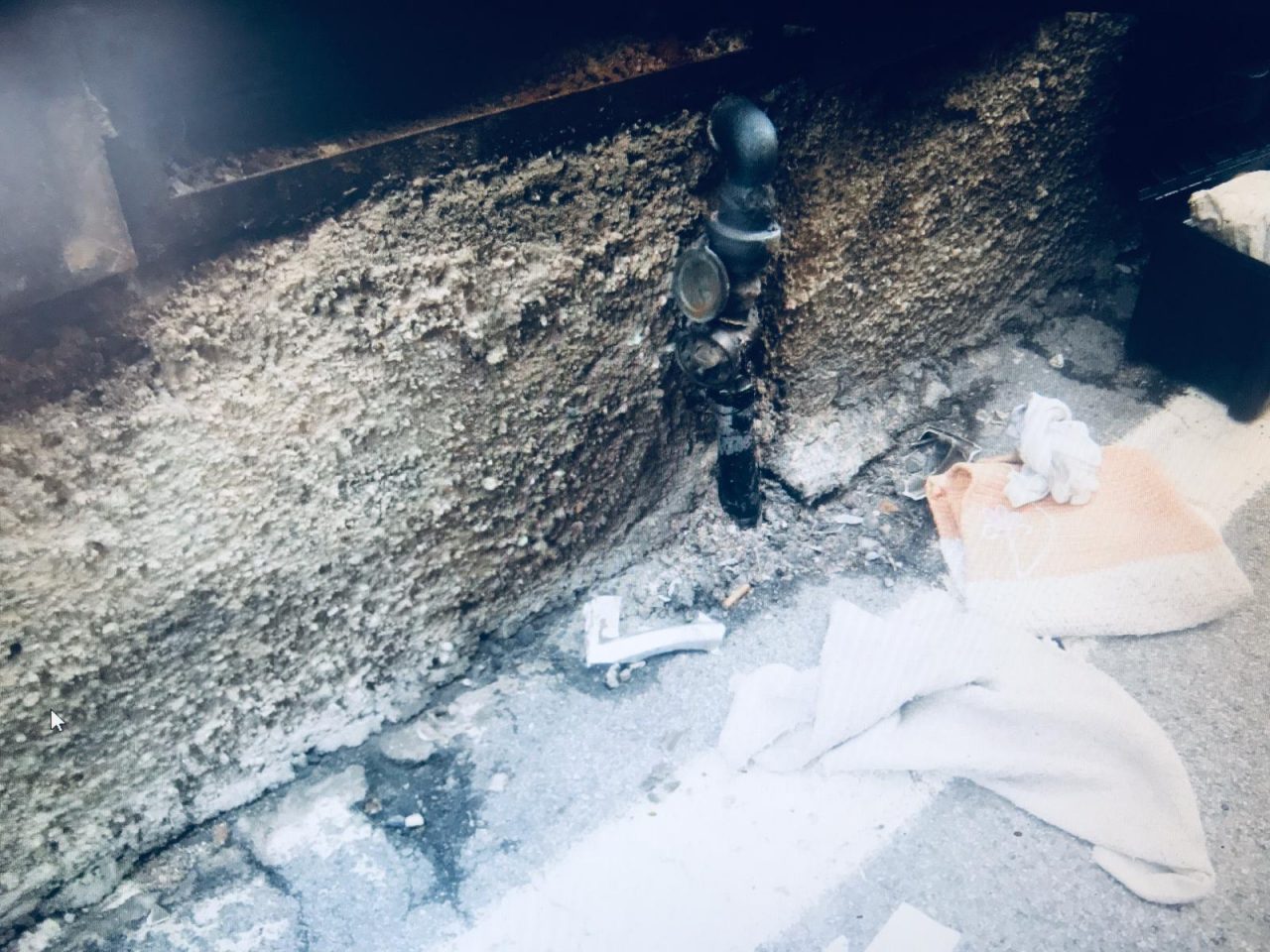Agente evacua un’abitazione per una fuga di gas