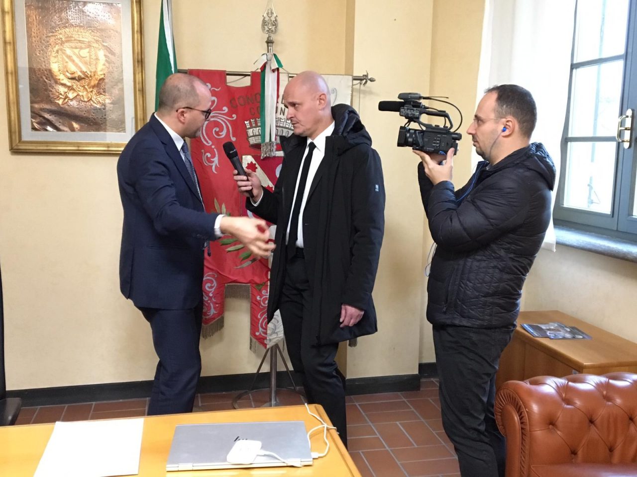 Nuovo blitz delle “Iene” a Concorezzo per le emissioni di “Asfalti Brianza”