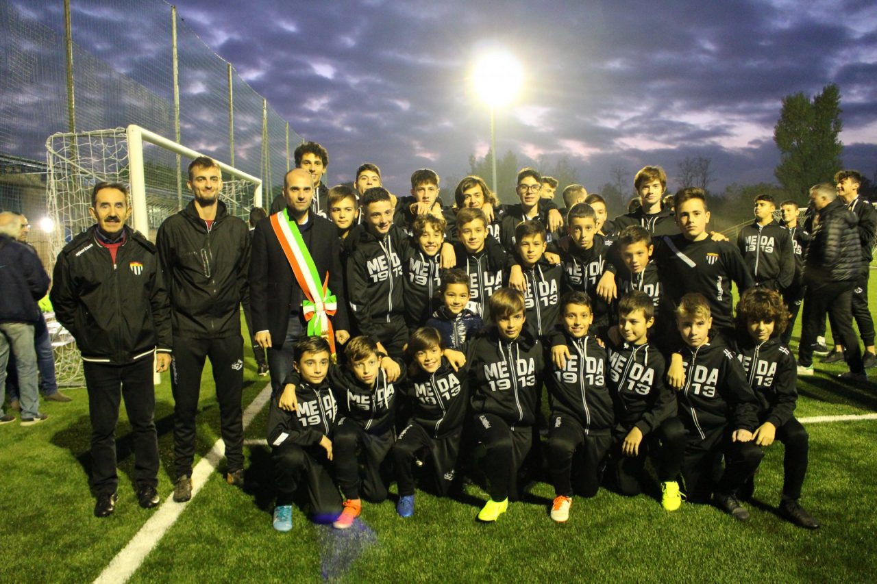 Campo da calcio tutto nuovo al centro sportivo di via Icmesa