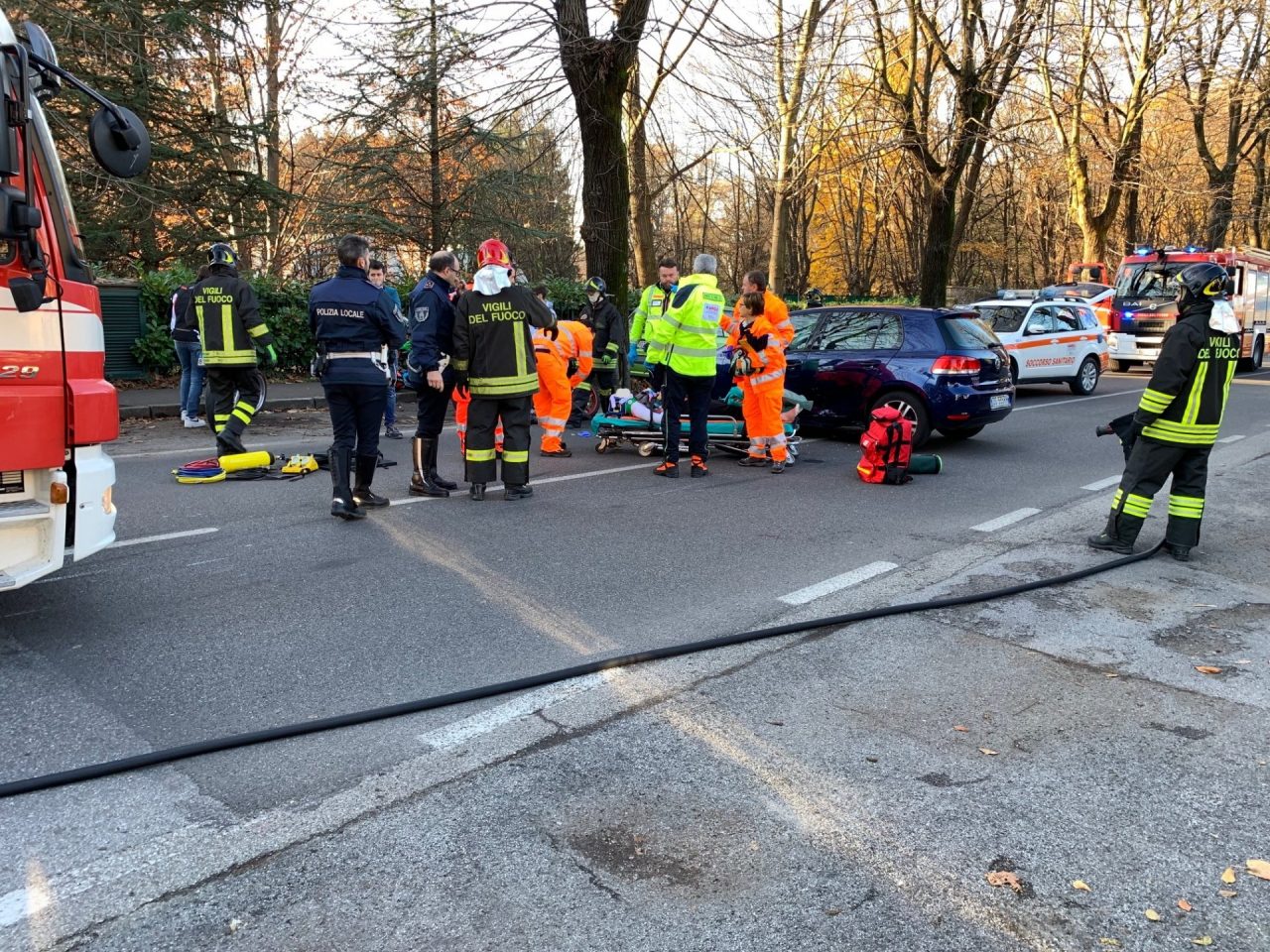 Carate Brianza, moto contro auto: grave 14enne