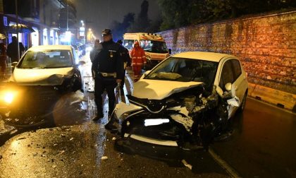 Scontro tra auto in via Lecco a Monza: sei feriti FOTO