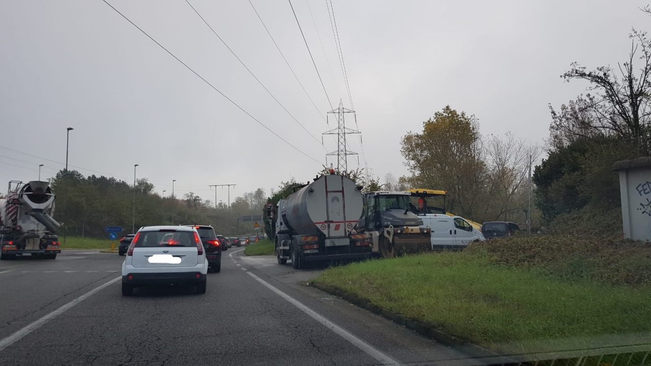 Lavori in corso sulla bananina di Usmate: si scatena il caos VIDEO