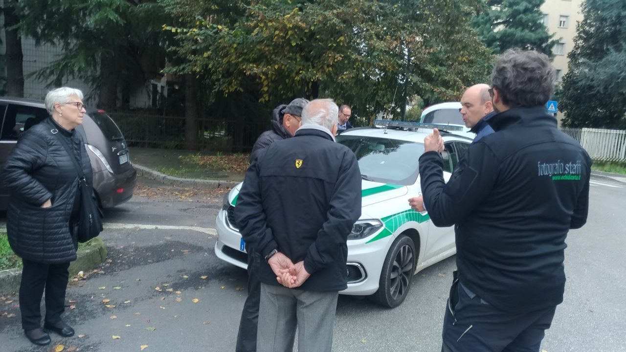 Pitbull liberi sbranano cagnetta