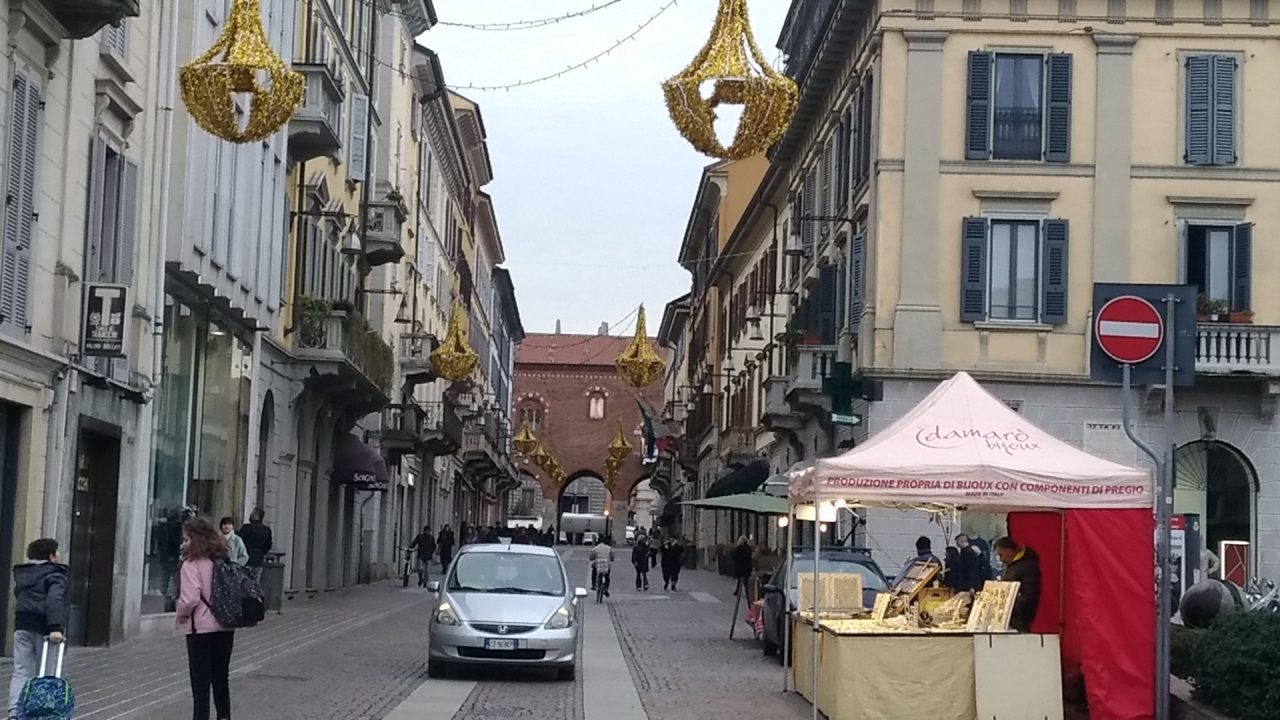 Luminarie a Monza, si accendono le polemiche