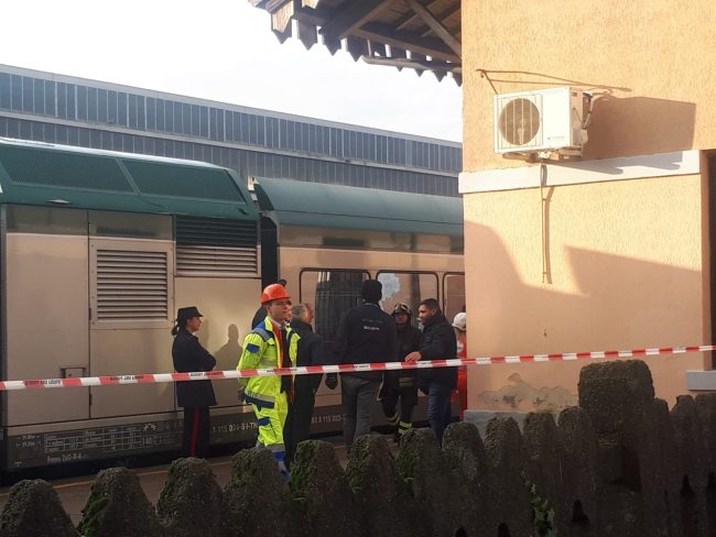 Studente investito dal treno: 18enne gravissimo FOTO