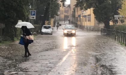 Chiusa per allagamento la via principale di Oreno FOTO VIDEO