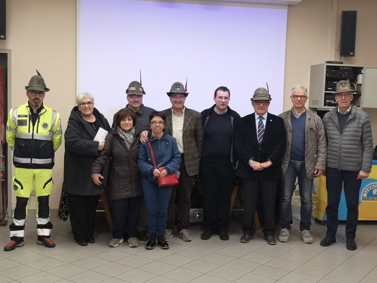 Gli Alpini consegnano il ricavato della Stracada