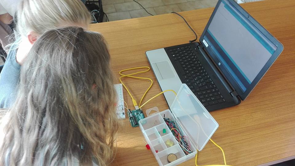 Furto a scuola a Bernareggio, ladri arrestati a Lesmo