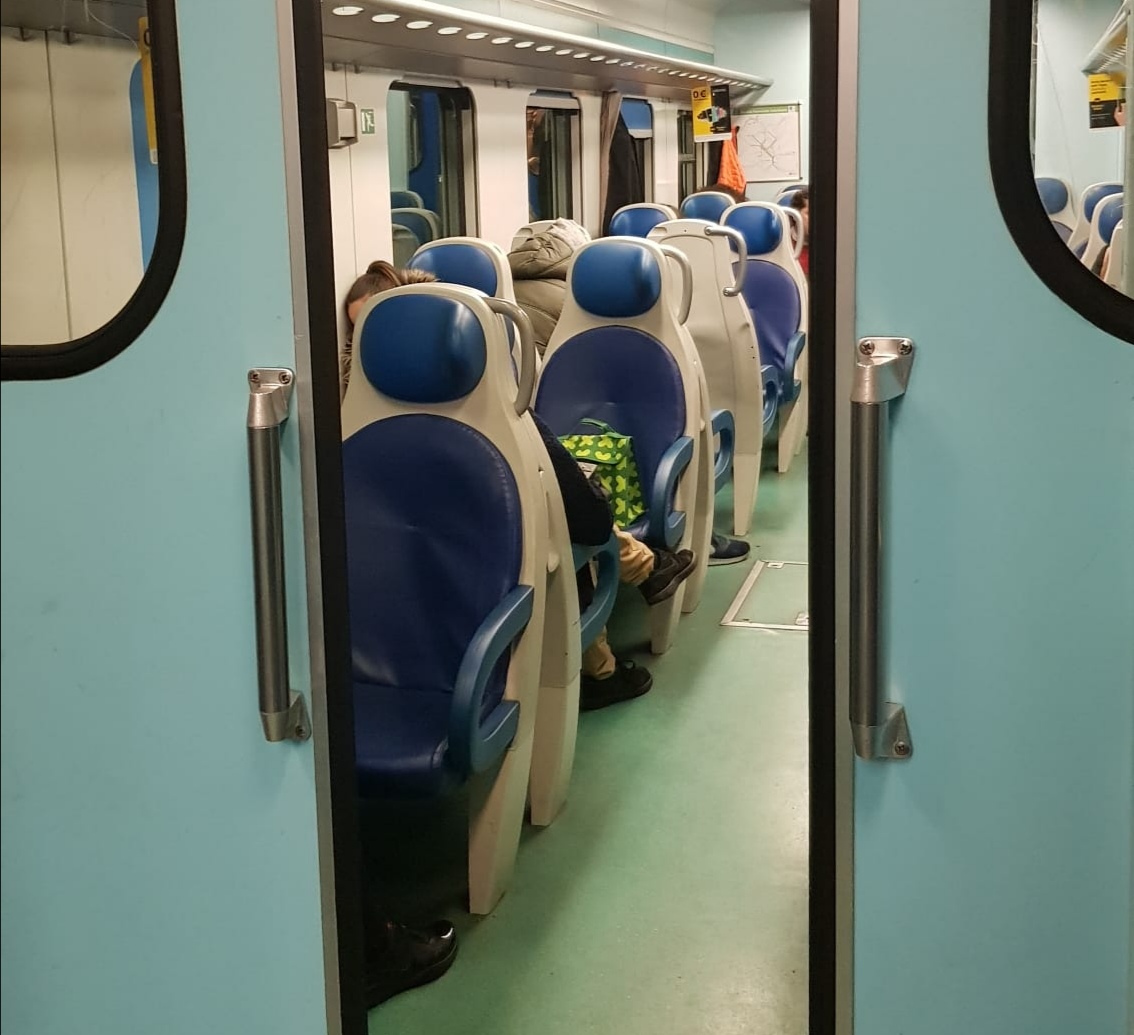 Il Coronavirus svuota i treni, oggi passeggeri più che dimezzati