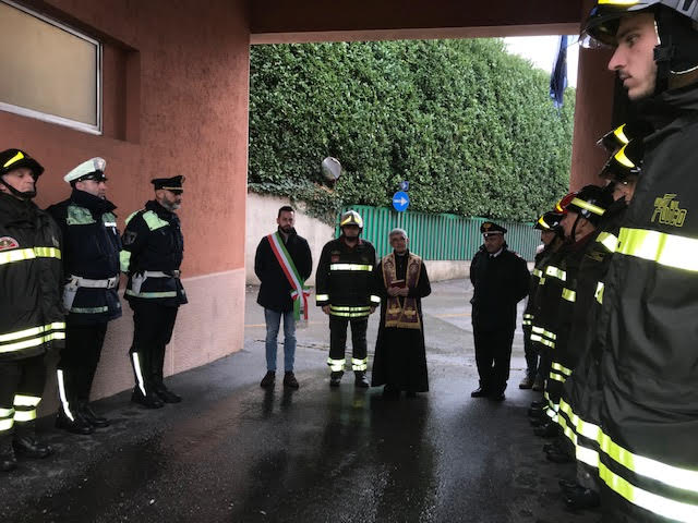Carate, le sirene salutano i pompieri morti ad Alessandria VIDEO