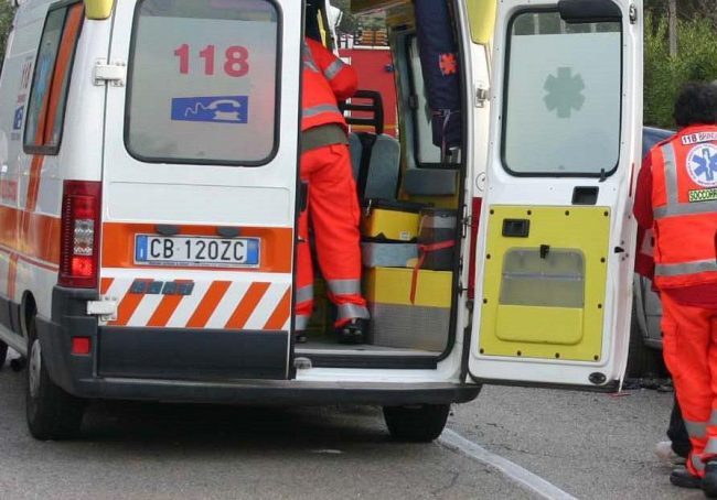 Donna muore investita da un’escavatrice