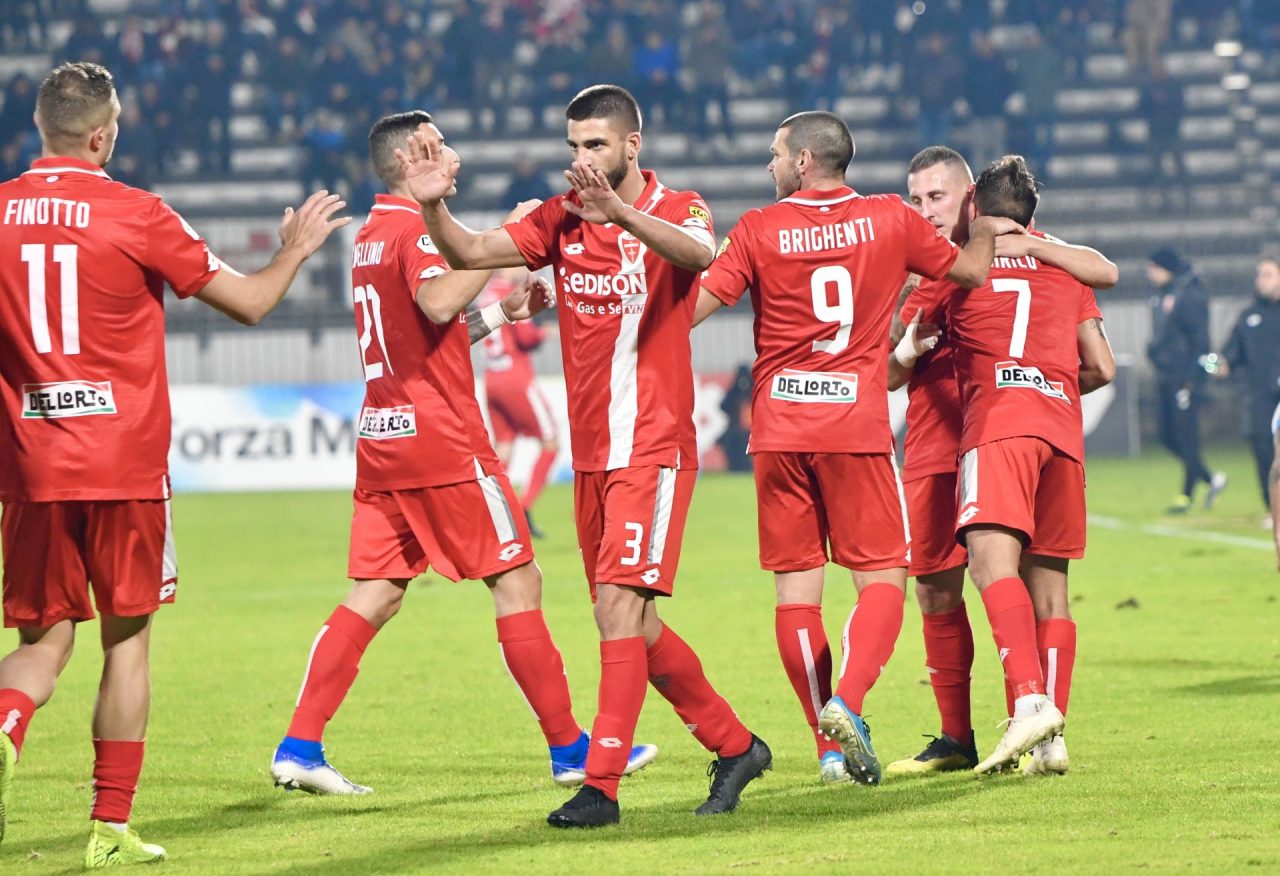 Monza-Giana, la partita in diretta. Finisce 3 a 0, prosegue la marcia dello schiacciasassi biancorosso