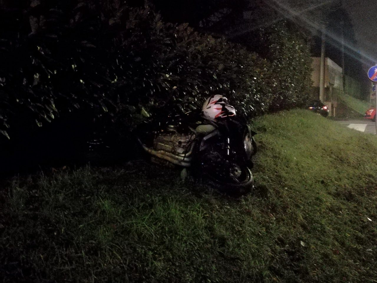 Incidente all’incrocio, gravissimo un centauro FOTO