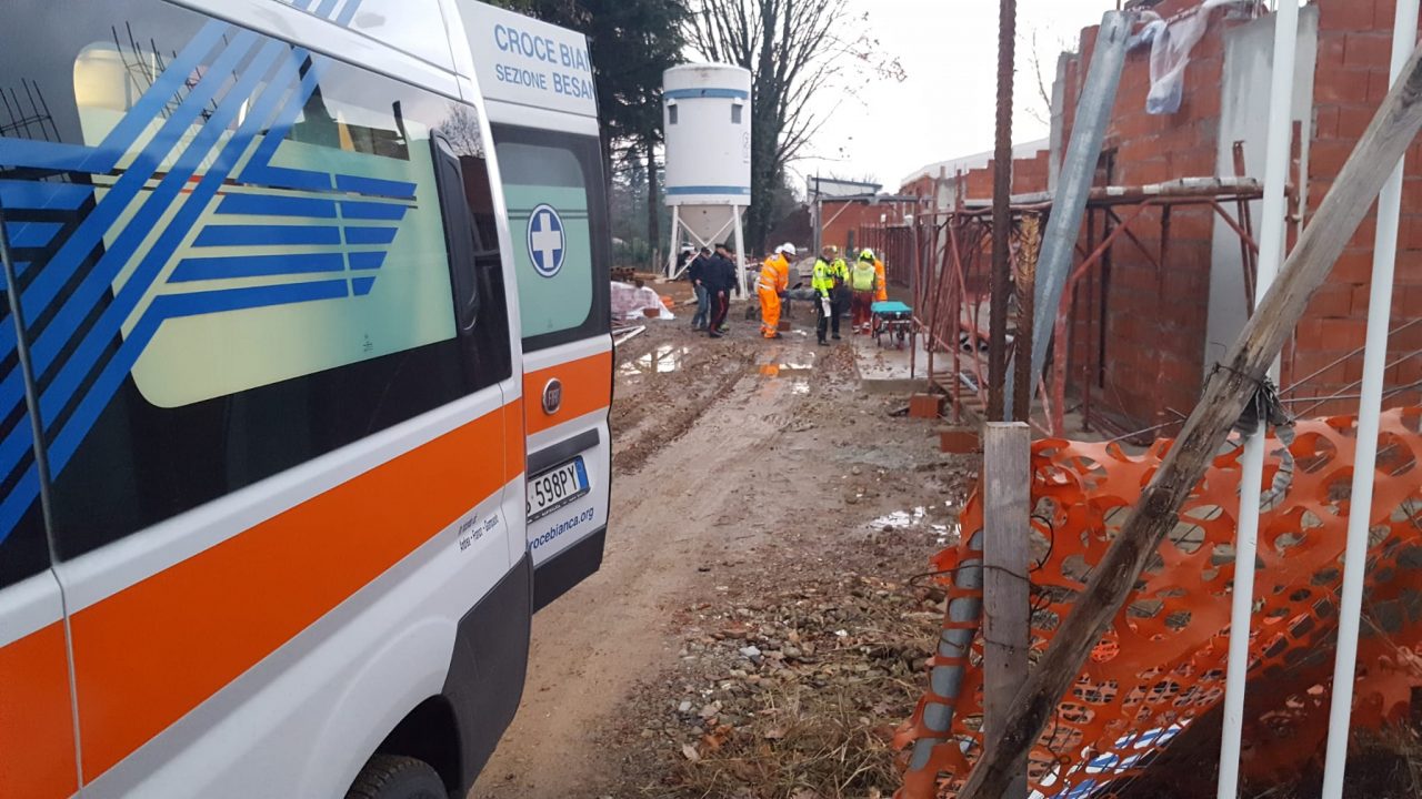 Infortunio in un cantiere, grave muratore