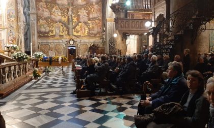 Centinaia di persone in Duomo per l'ultimo saluto ad Alessandro Milva FOTO