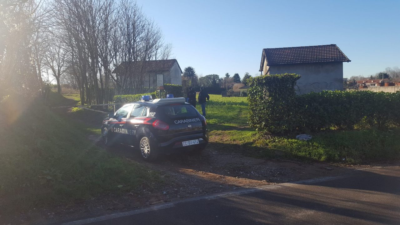 Vimercate, ritrovata nei campi una cassaforte piena di armi