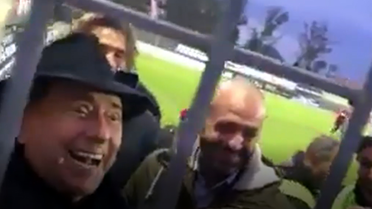 Berlusconi scherza coi tifosi dell’Olbia: “Scusate, devo andare a pu…” GUARDA IL VIDEO