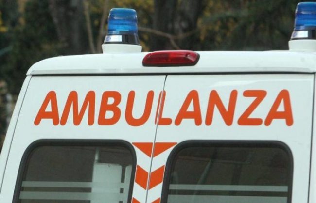 Grave malore sul lavoro per un 70enne