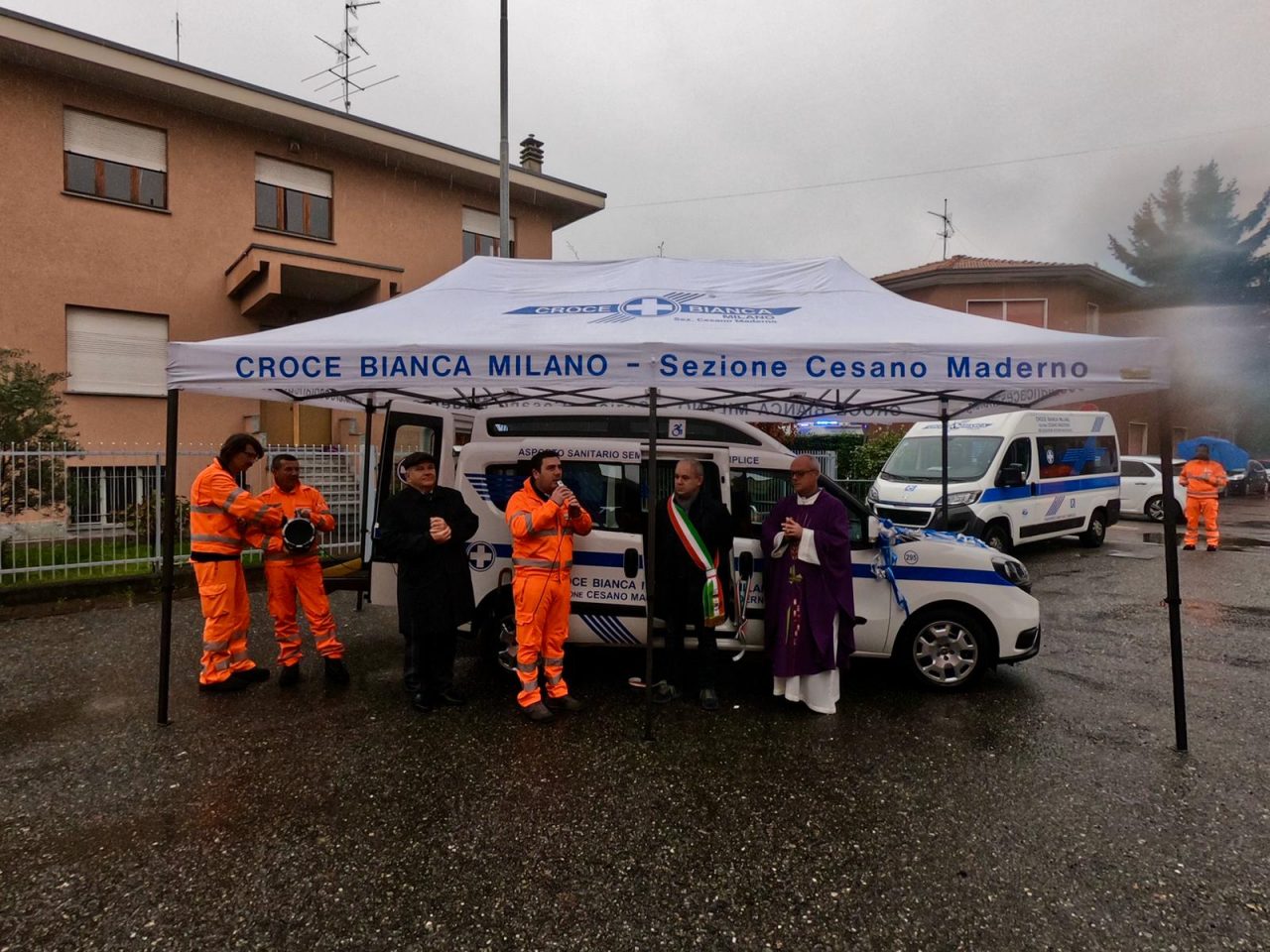 La Croce Bianca inaugura un nuovo mezzo e festeggia i 45 anni